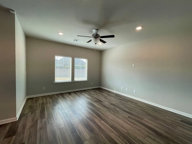 Building Photo - 3 Bedroom New Construction Home