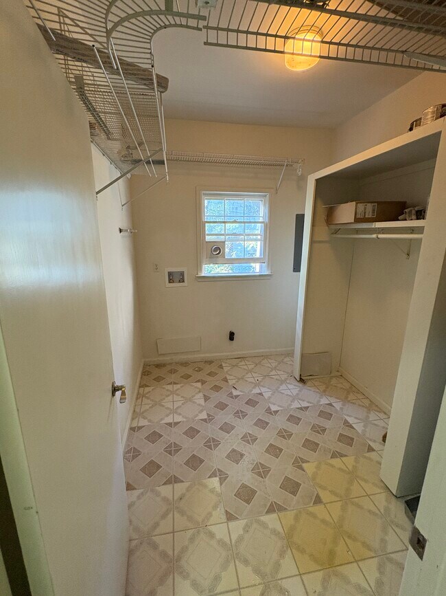 Foto del edificio - 3108 Woodley Terrace