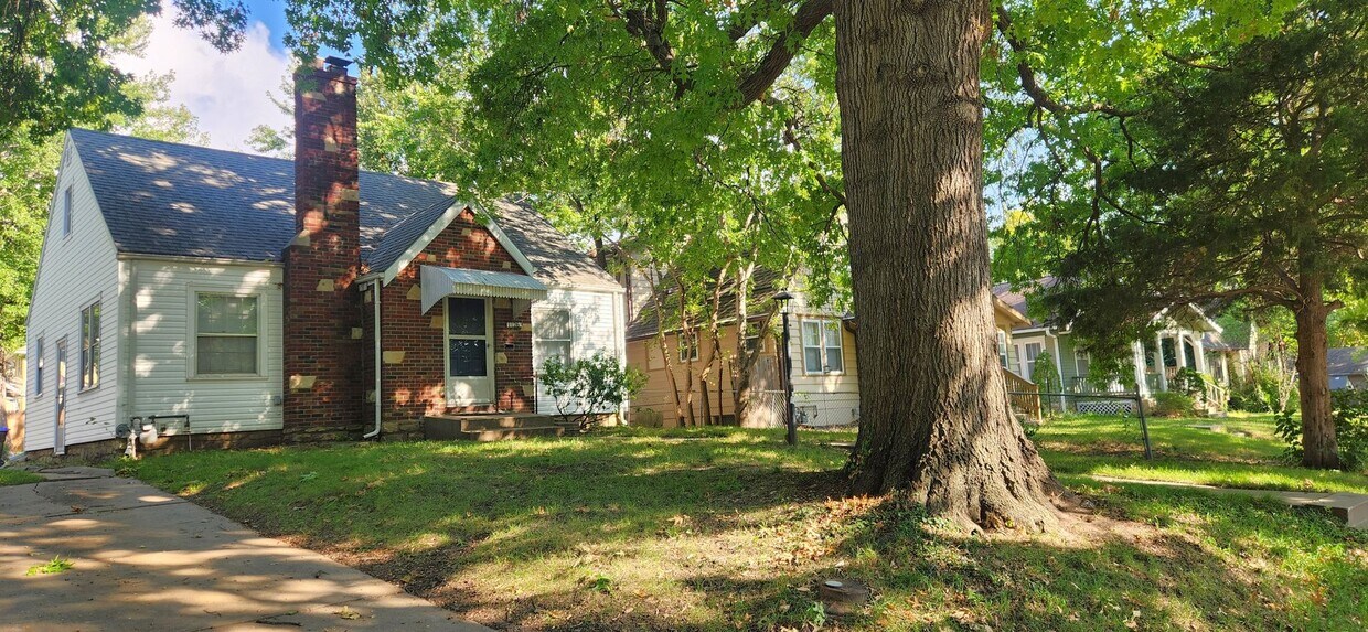 Primary Photo - Beautiful, updated 4BR home with full unfi...