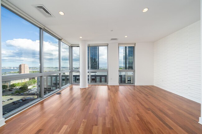 Foto del edificio - 201 Marin Blvd