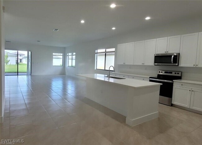 Foto del edificio - 5051 Florence Dr