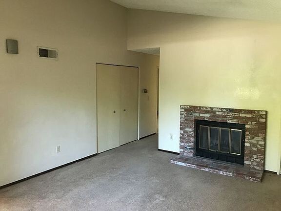 Foto del edificio - Large 1-level condo in lovely Woodgate Glen