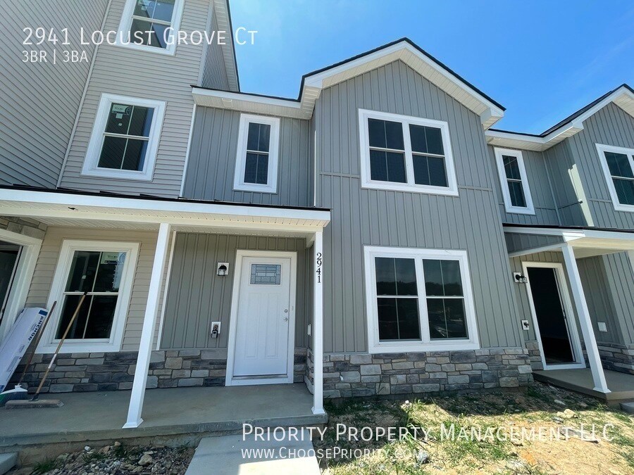 Primary Photo - 3 Bdrm 2.5 Bath Townhome Near RMH - No Pets
