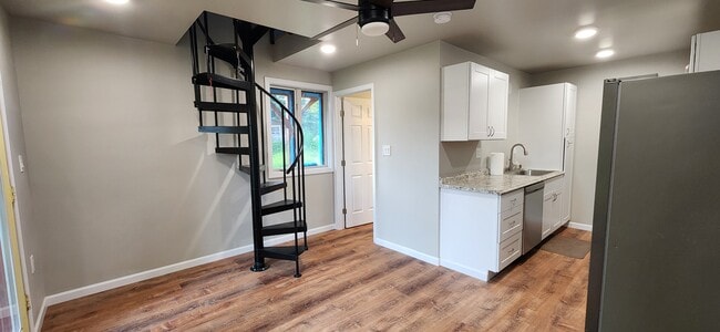 Building Photo - 1120 Eagle View Dr