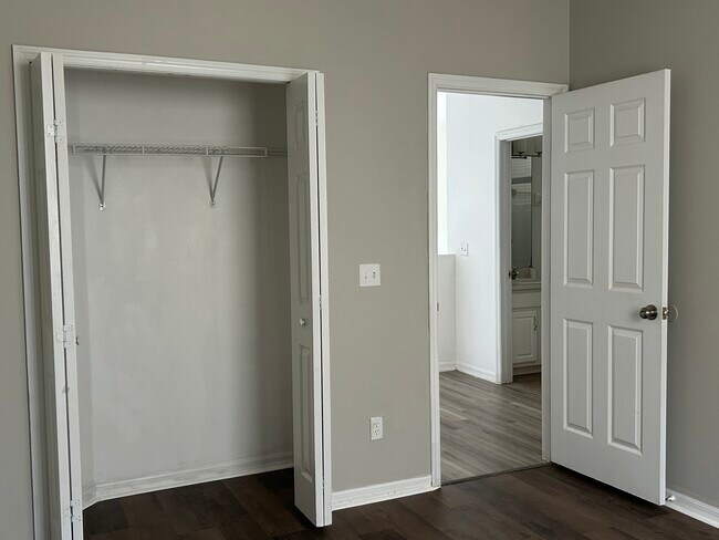 Foto del edificio - 1752 Cambridge Village Ct