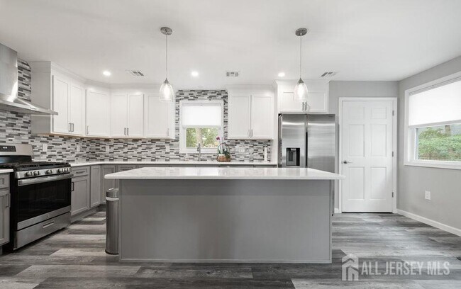 Building Photo - 303 Chestnut Dr