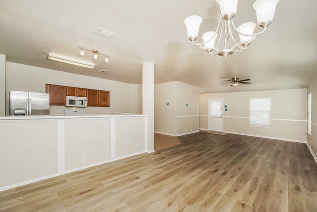 Building Photo - 930 Amber Knoll