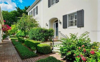 Building Photo - 60 Bishopscourt Rd