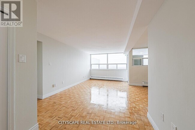 Photo du bâtiment - 1442 Lawrence Ave W