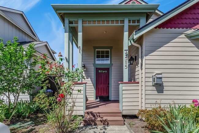 Building Photo - Must see! Spacious 3bd 2bath Ready for Imm...