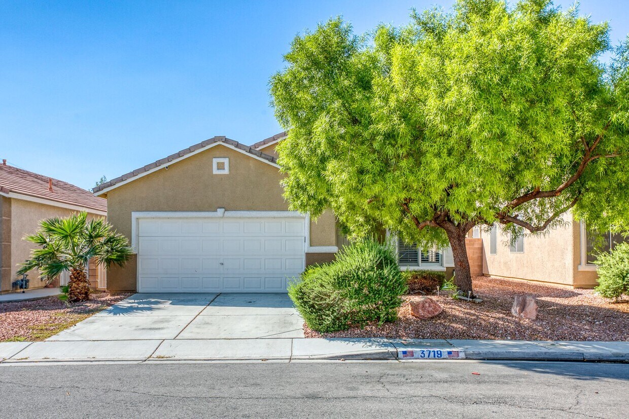 Primary Photo - 3 Bedrooms Single Story Home with Covered ...
