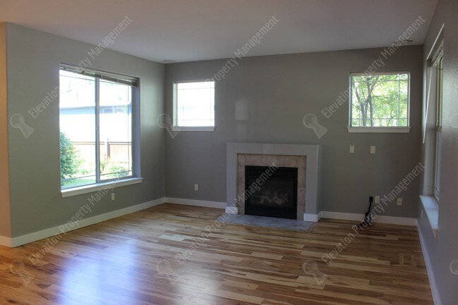Building Photo - 2483 NW Hosmer Lake Dr