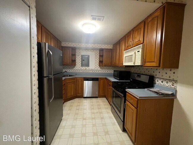 Building Photo - 3 br, 1.5 bath House - 7838 Lake Crest Dr