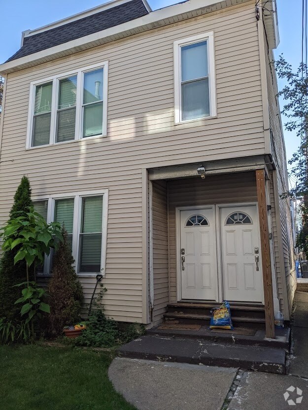 Building Photo - 3327 N Hamilton Ave