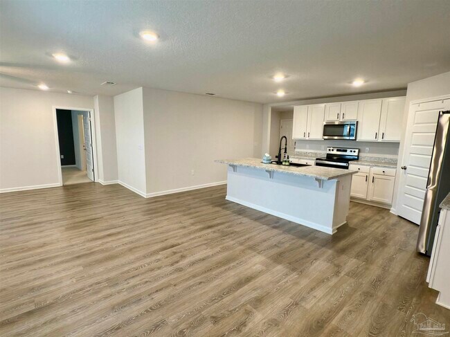 Building Photo - 5260 Peach Dr