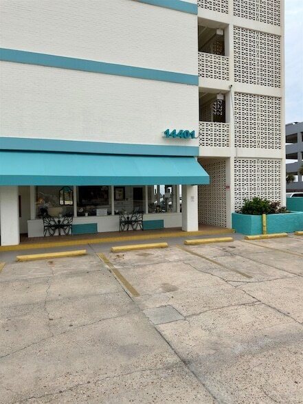 Building Photo - 14401 Front Beach Rd