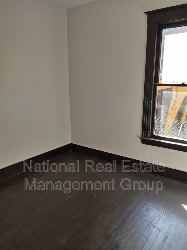 Foto del edificio - 214 E Philadelphia St