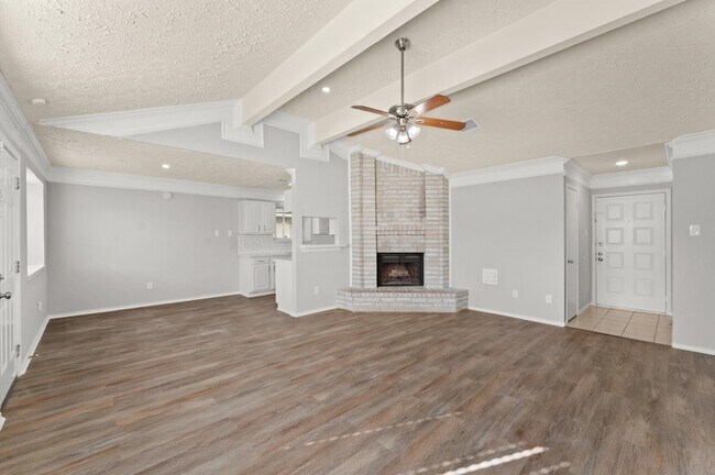 Foto del edificio - 14003 Vinehill Dr