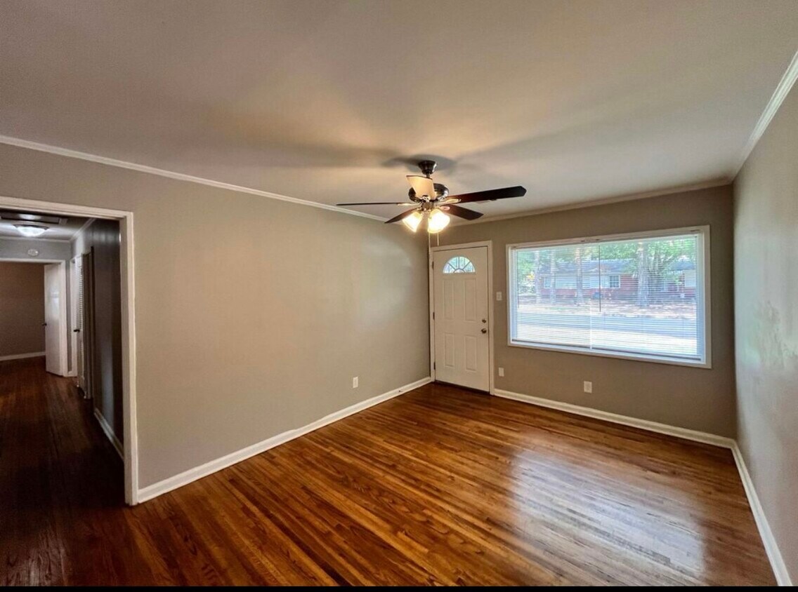 Foto principal - 1463 Merrycrest Dr