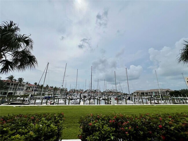 Building Photo - 3020 Matecumbe Key Rd
