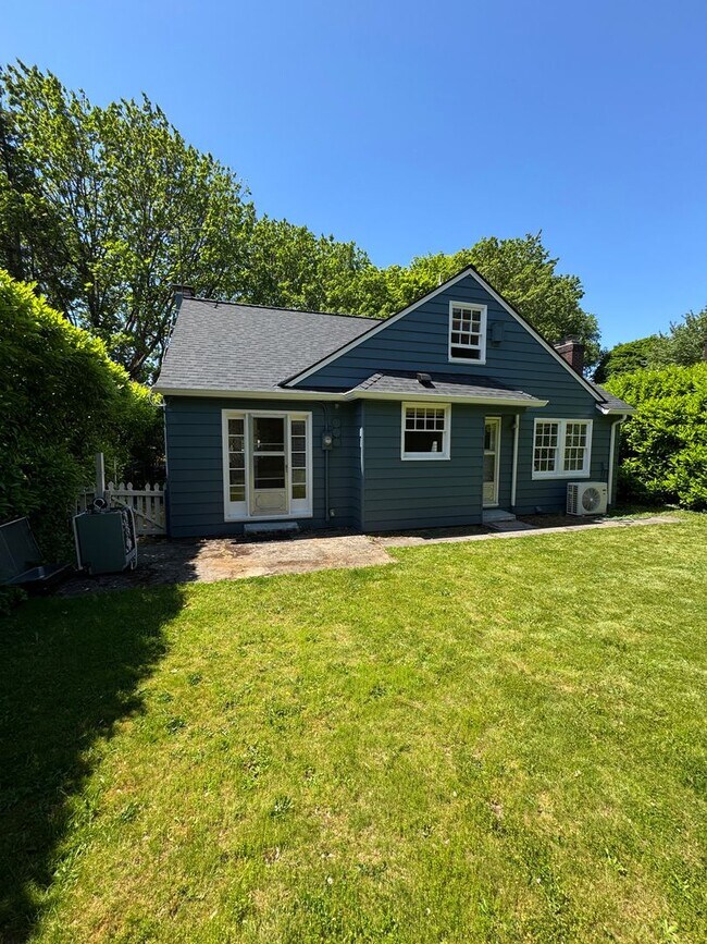 Foto del edificio - Beautifully Renovated Reed Neighborhood Craftsman | Huge Backyard | Available Mid-August