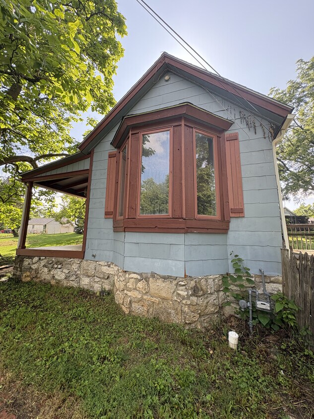 Foto principal - 3270 Bell St
