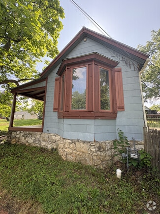 Building Photo - 3270 Bell St