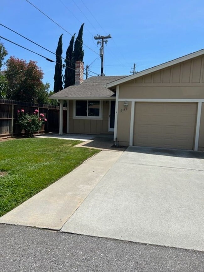 Building Photo - Charming Duplex in Morgan Hill!
