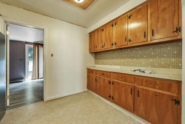 Building Photo - 15-47-47 Elmary Pl