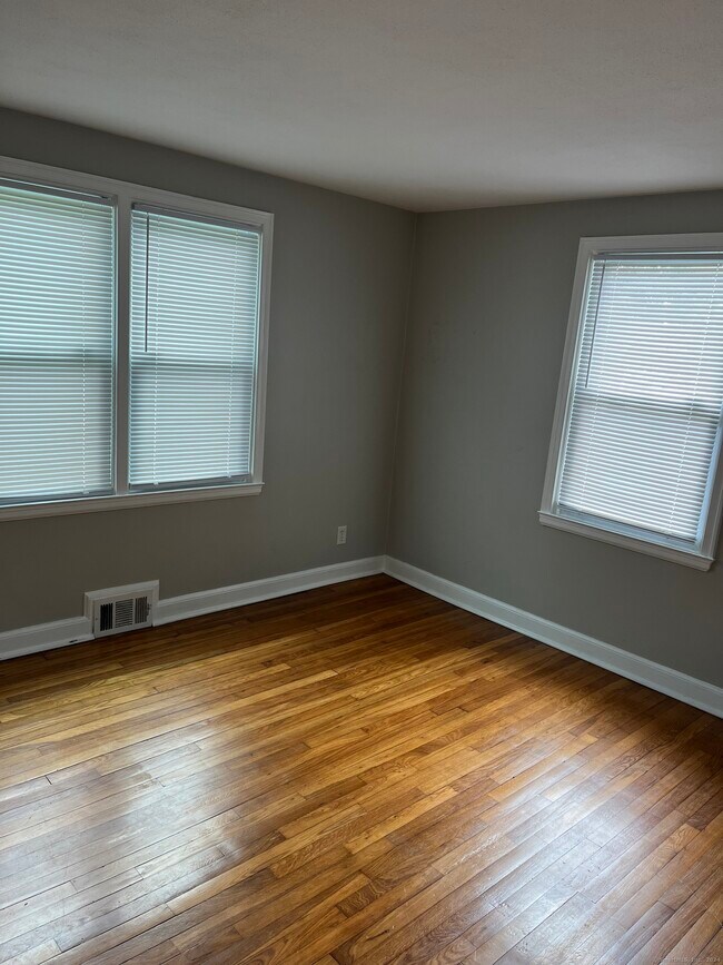 Foto del edificio - 50 Wintonbury Ave