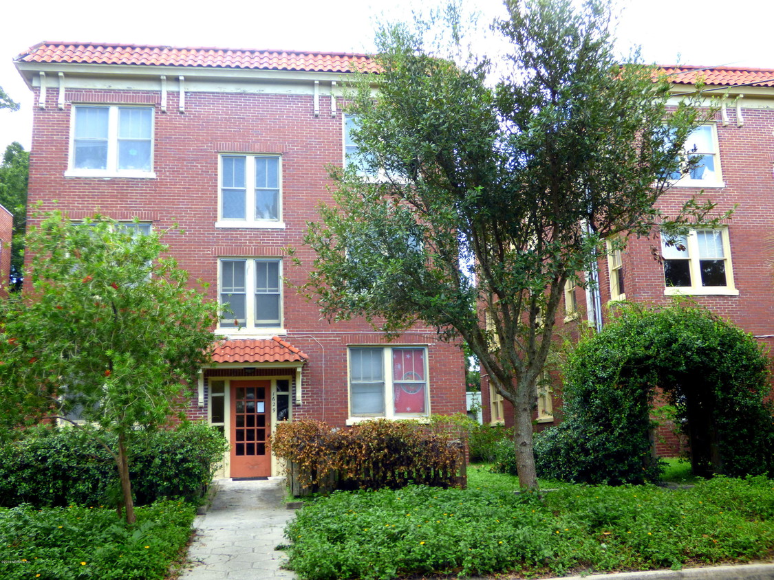 Primary Photo - 1623 N Liberty St