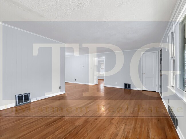 Foto del edificio - 6639 Bales Ave