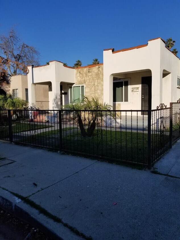Primary Photo - 5526 S Van Ness Ave