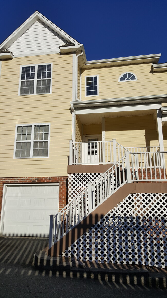 Building Photo - 265 Holly Place Ct