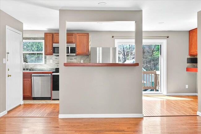 Foto del edificio - 455 Maple Ave