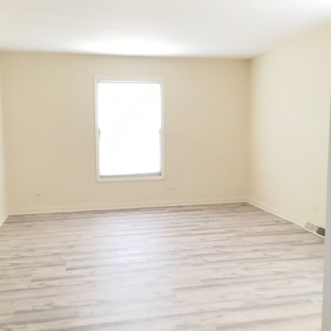 Building Photo - 1138 S Falmore Dr