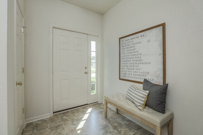 Entry - 737 S Sumac St