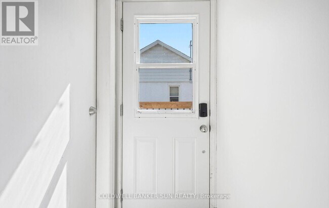 Photo du bâtiment - 20 Maple Ln