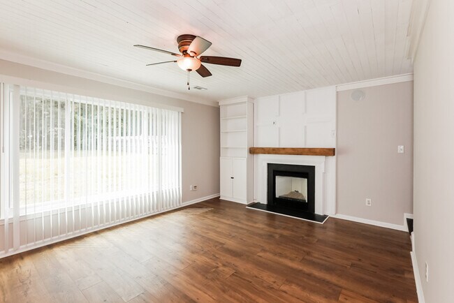 Foto del edificio - 709 Barbee Farm Dr