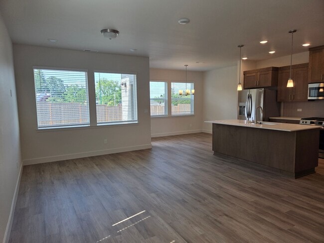 Building Photo - Brand New 3 bdrm 2 1/2 bath townhouse