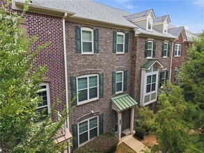 Building Photo - 2270 Tenor Ln