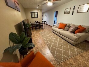 Building Photo - 8935 Dirby St