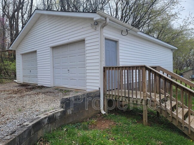 Building Photo - 2149 McCleary Rd