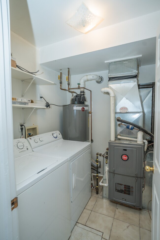 Foto del edificio - 23060 Berdeno Ave