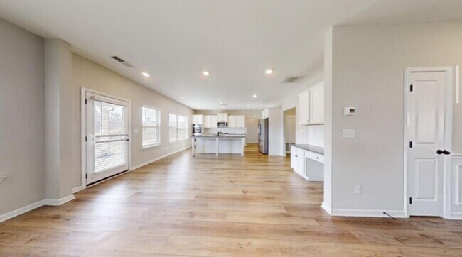 Building Photo - 2101 Forrest Cv