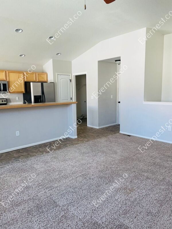 Foto del edificio - 2300 Woodbury Ln
