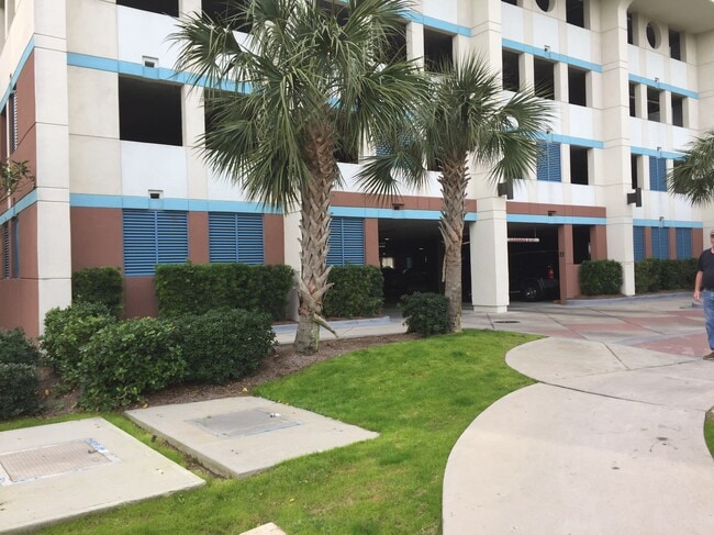 Building Photo - 215 77th Ave N
