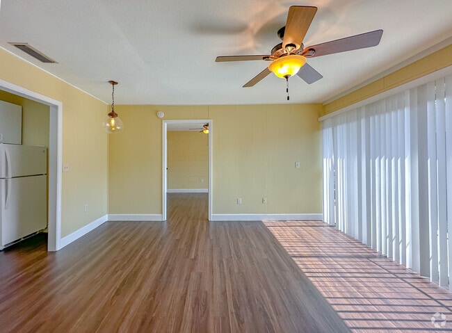 Building Photo - 2241 W Pensacola St