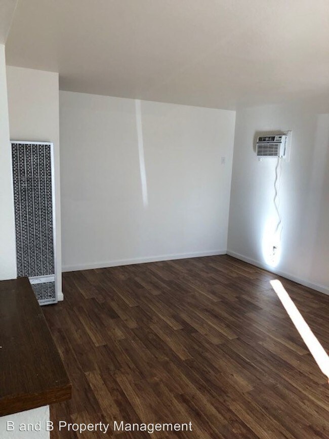 Building Photo - 204 3rd St
