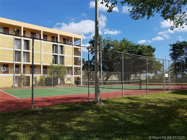 Foto del edificio - 9250 Fontainebleau Blvd